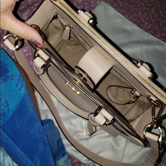 Michael Kors baby pink purse. - Picture 3 of 4